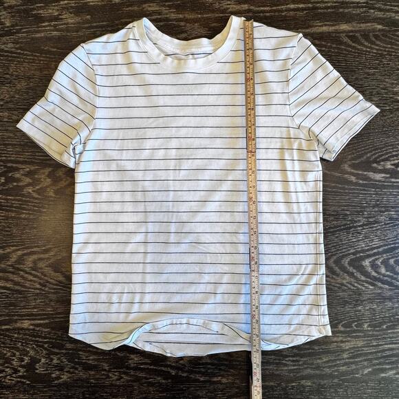 Lululemon T-Shirt Women XS/4 White Stripes Short Sleeve Gym Fitness Athleisure - Picture 9 of 10